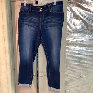 👖 NWOT CUFF BOTTOM JEANS 👖